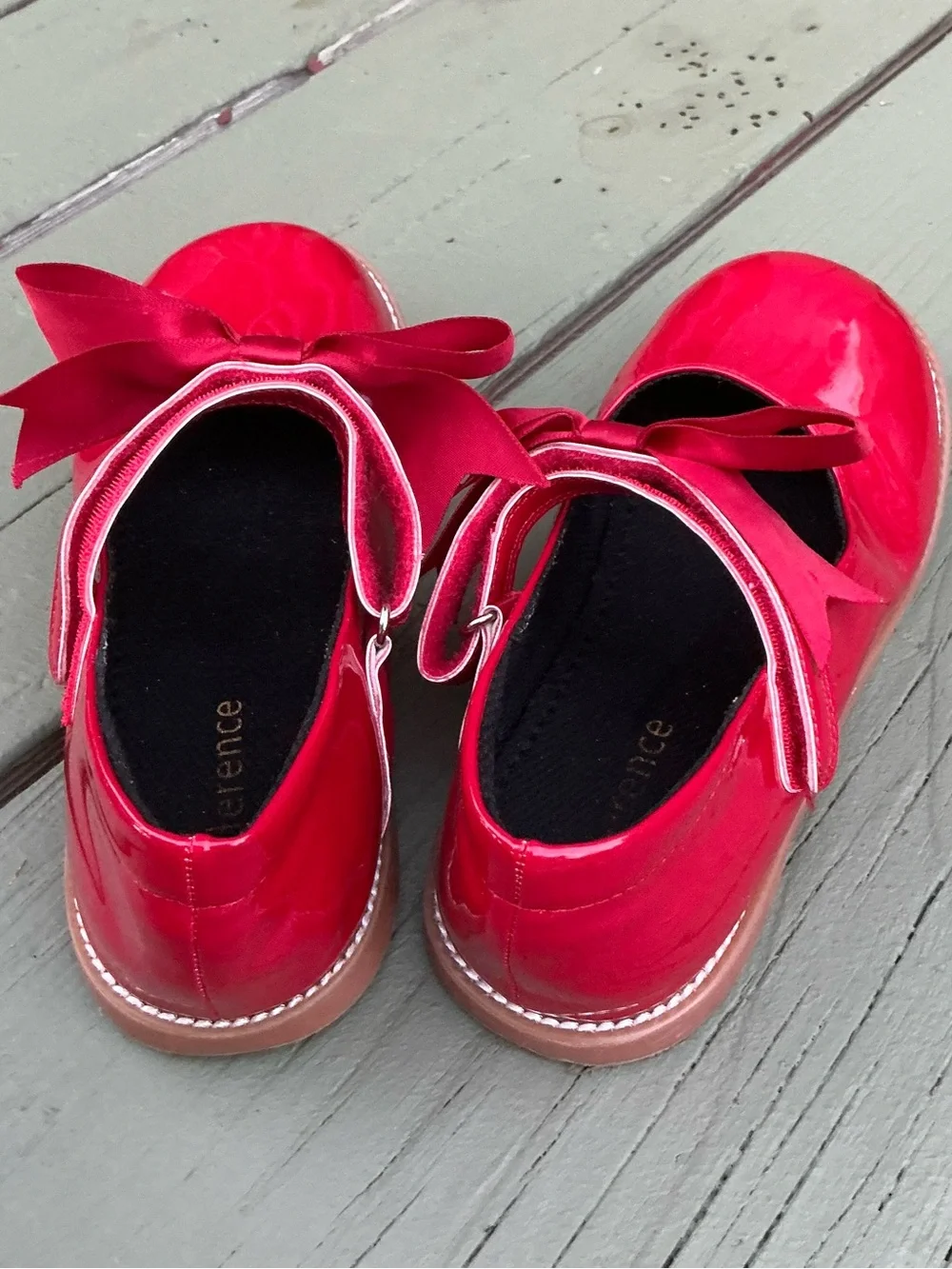 Girls Red Patent Bow Mary Jane Kids Shoes Size 1.5-2 Wide